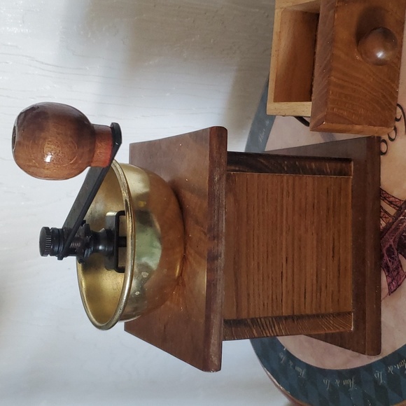 Vintage hand crank coffee grinder/mill - Picture 6 of 8